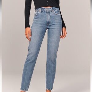 ABERCROMBIE- NEVER WORN!! Size 30/short- high rise mom jean- curve love ultra